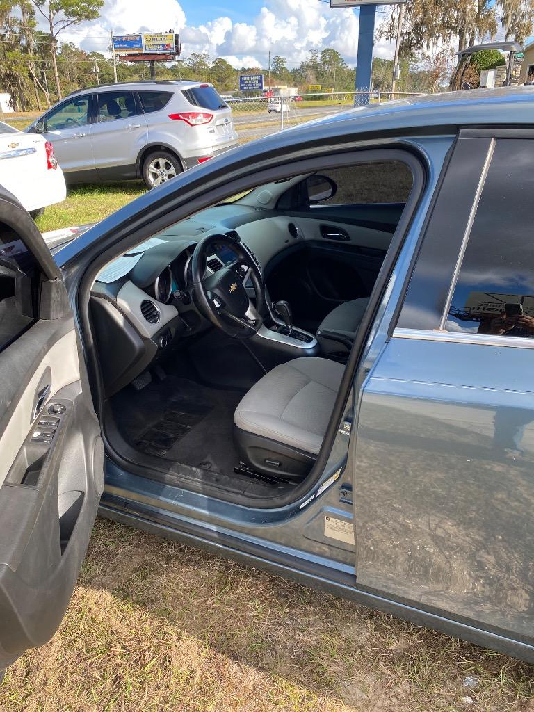 2012 Chevrolet Cruze 1LT photo 3