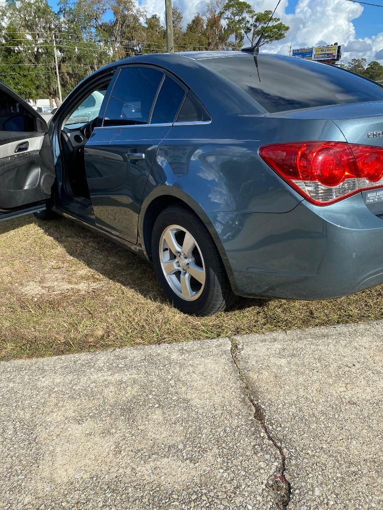 2012 Chevrolet Cruze 1LT photo 2